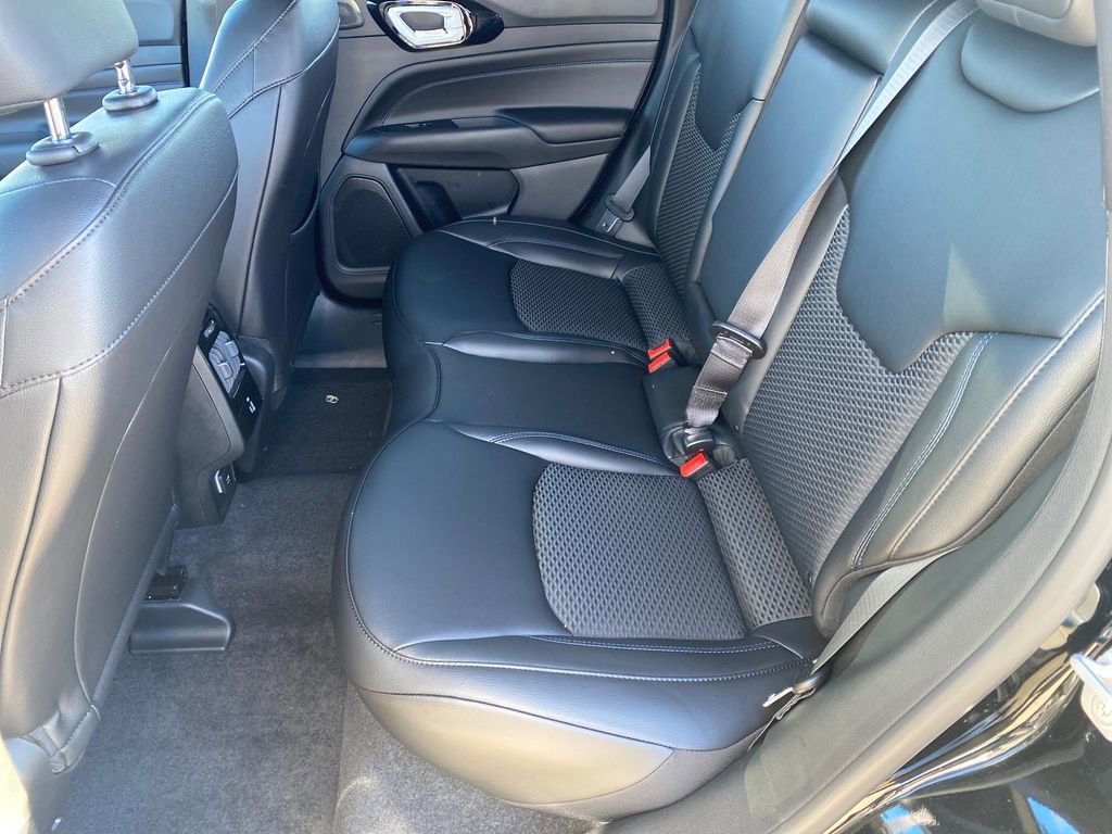 New 2026 Jeep Compass Latitude w/ Sun and Sound Group image 22