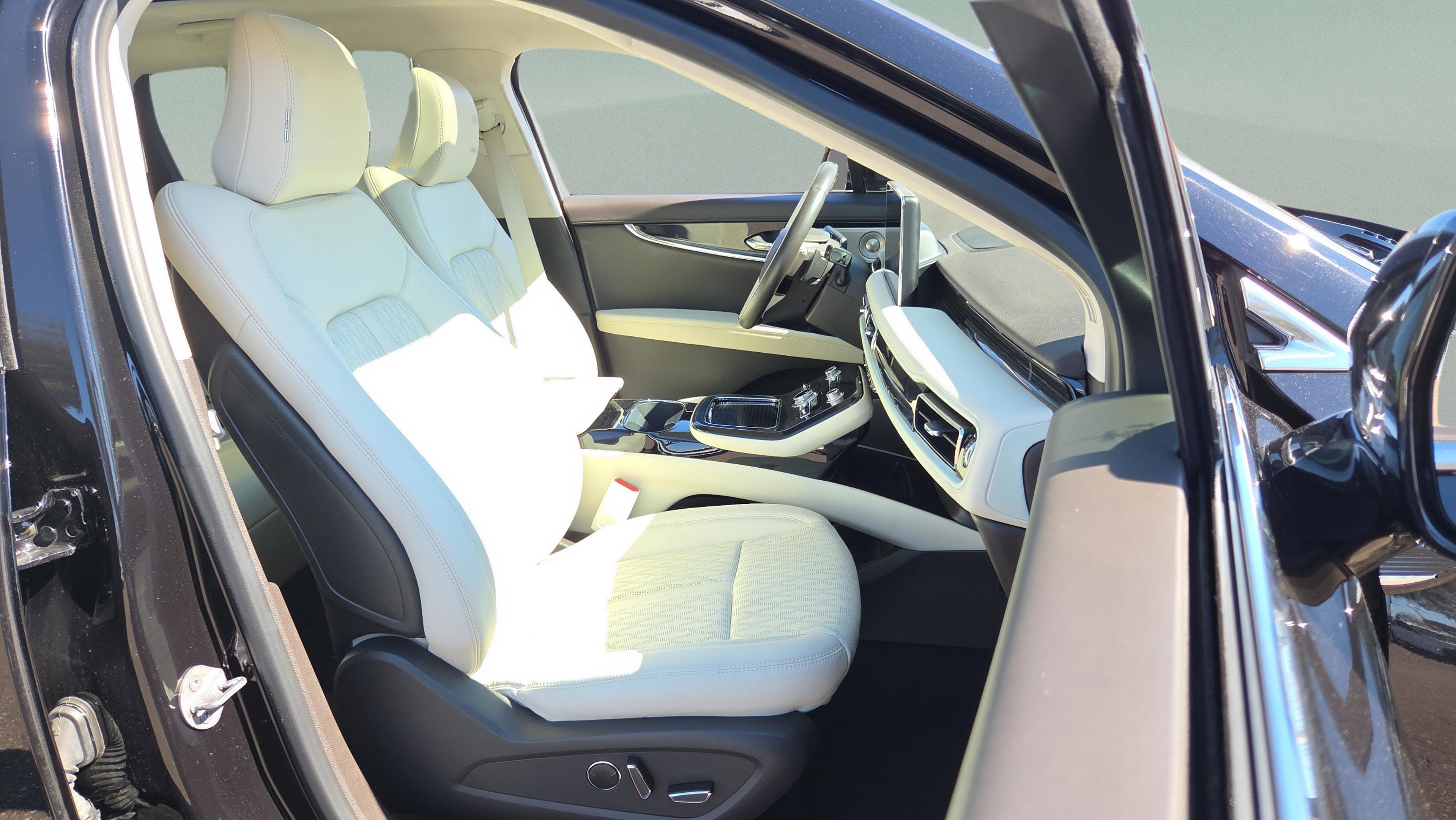 Used 2022 Lincoln Nautilus Black Label w/ Cargo Utility Package image 18