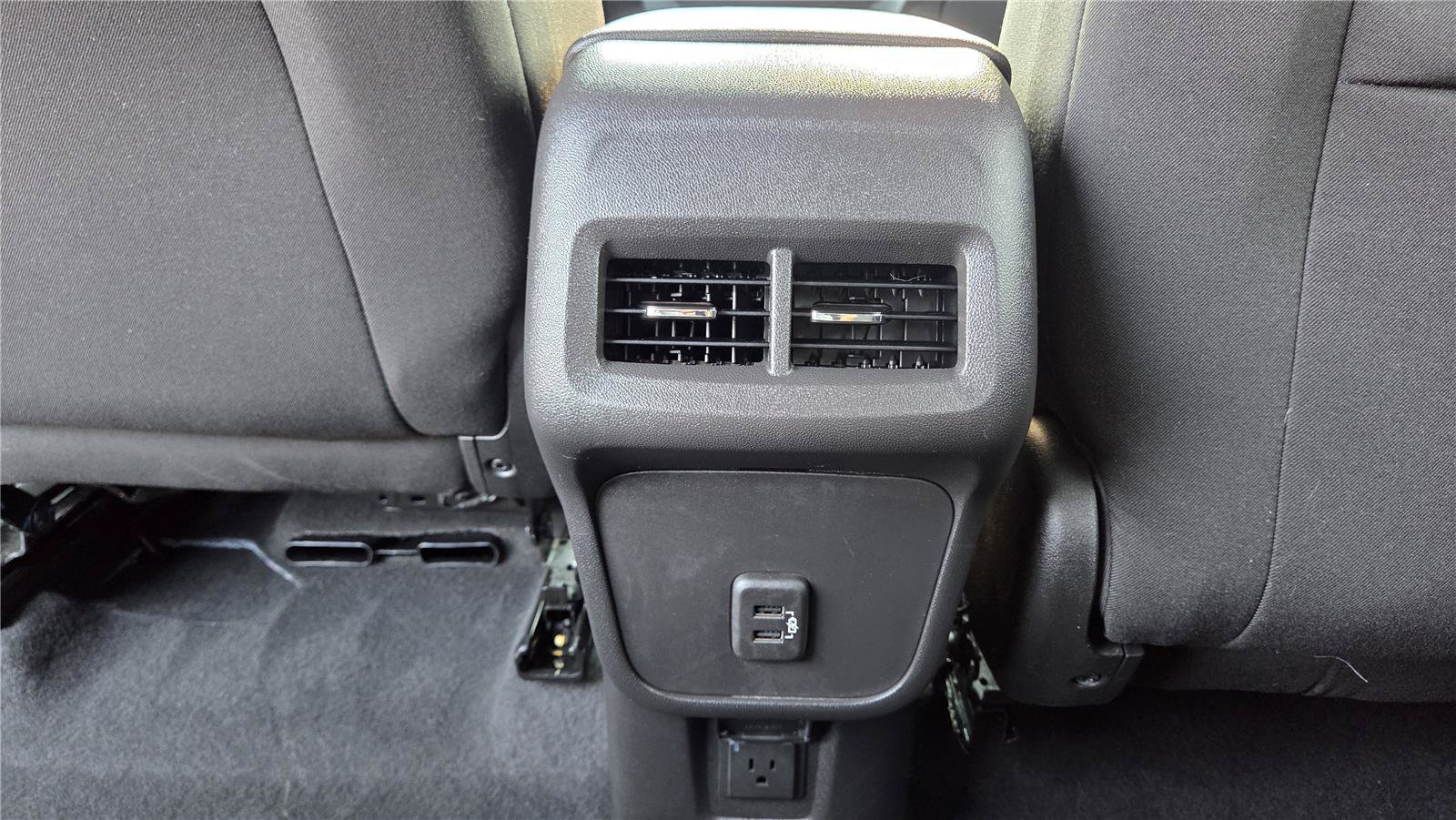 Used 2023 Chevrolet Equinox LT FWD image 30