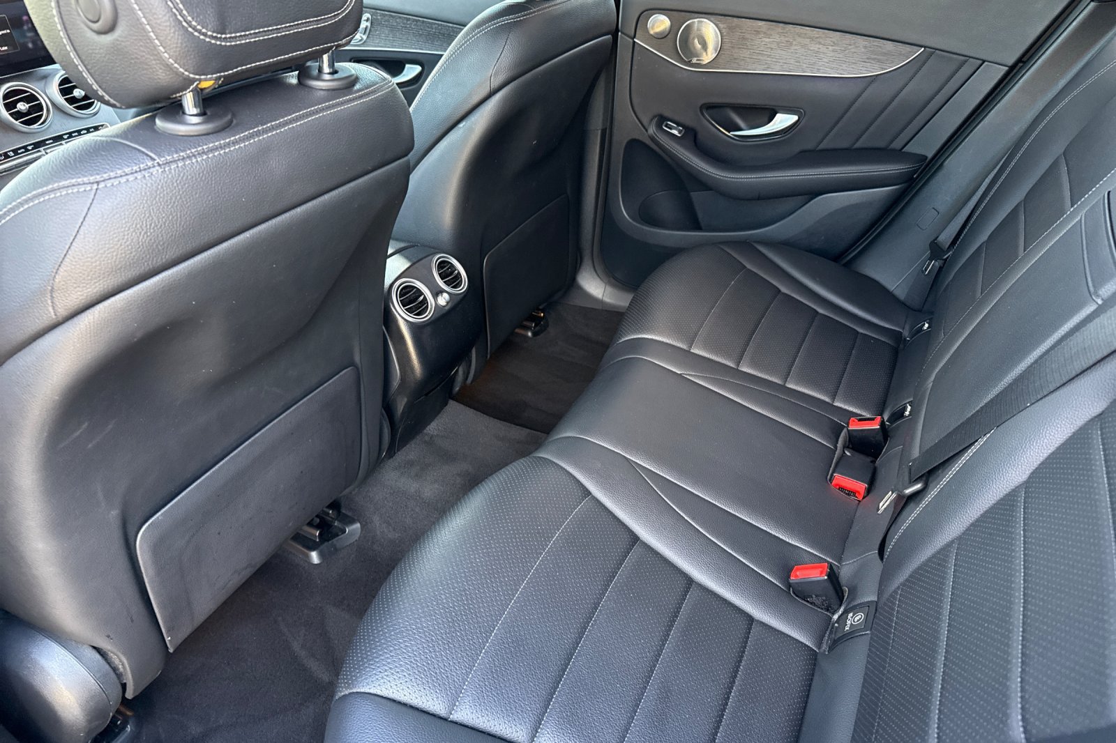 Used 2021 Mercedes-Benz GLC 300 4MATIC w/ AMG Line image 4