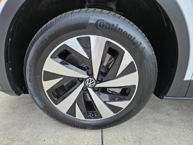 Used 2023 Volkswagen ID.4 Pro AWD/4WD image 9