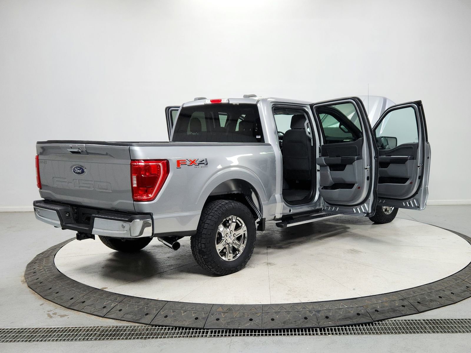 Used 2021 Ford F150 XLT w/ Equipment Group 302A High image 15