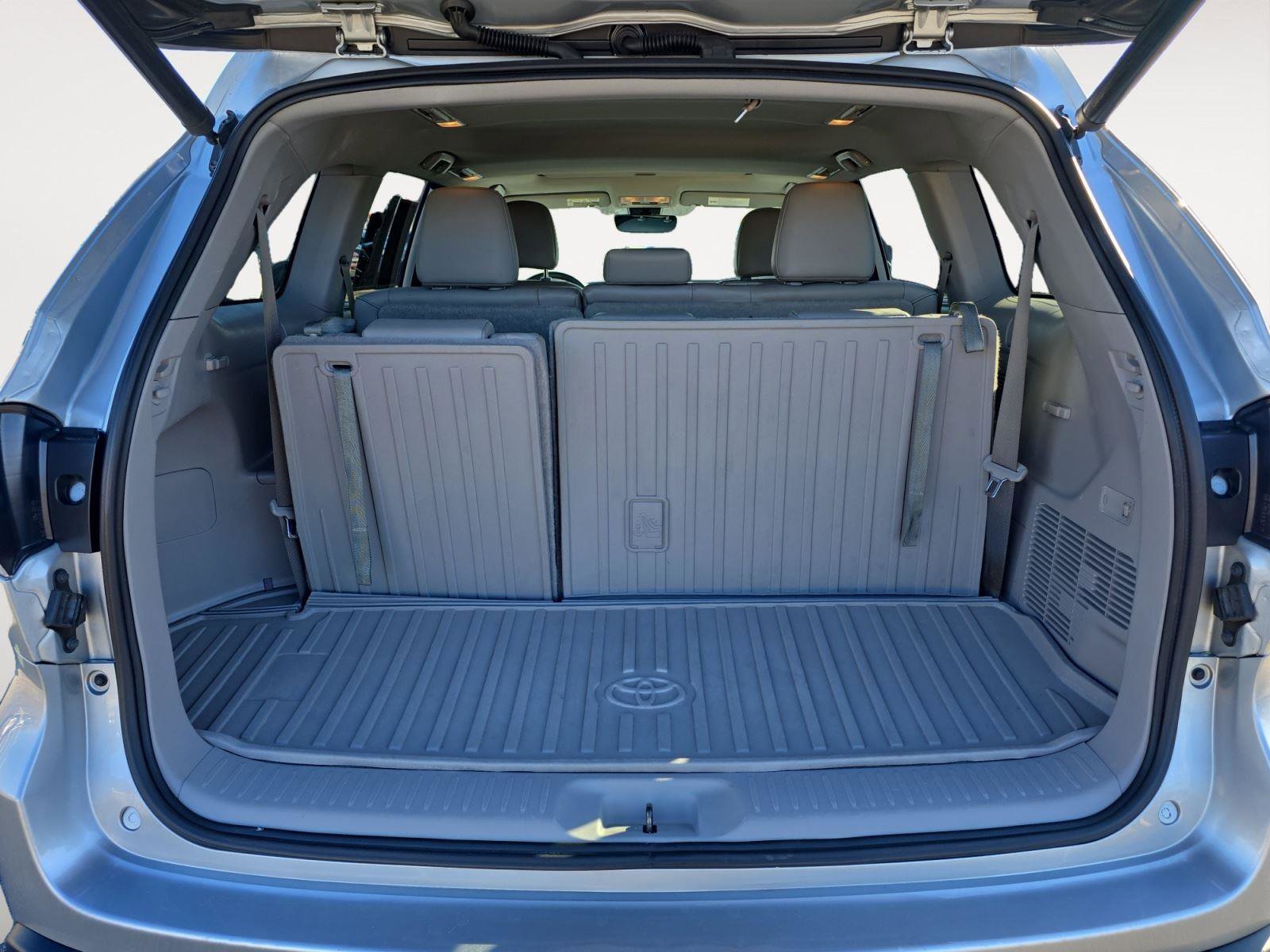 Used 2019 Toyota Highlander XLE image 13