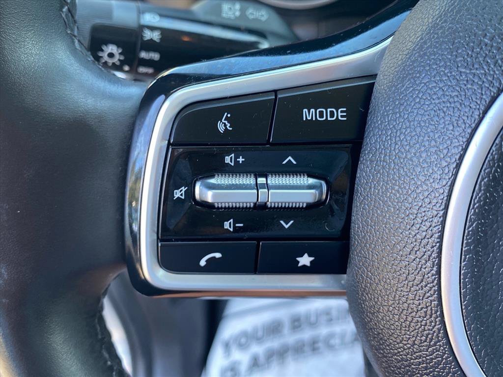 Certified 2022 Kia Carnival LX FWD image 18