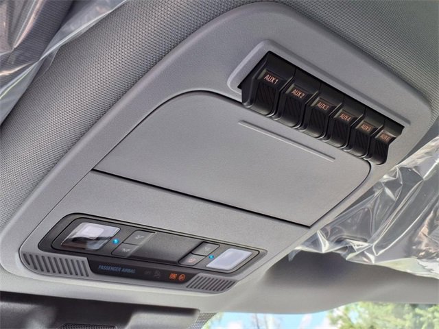 New 2025 Ford F550 4x4 Crew Cab image 16