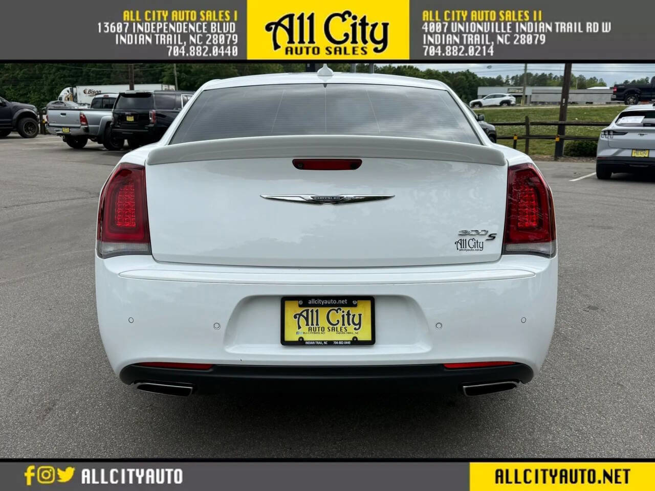Used 2018 Chrysler 300 S w/ 300S Premium Group RWD image 6