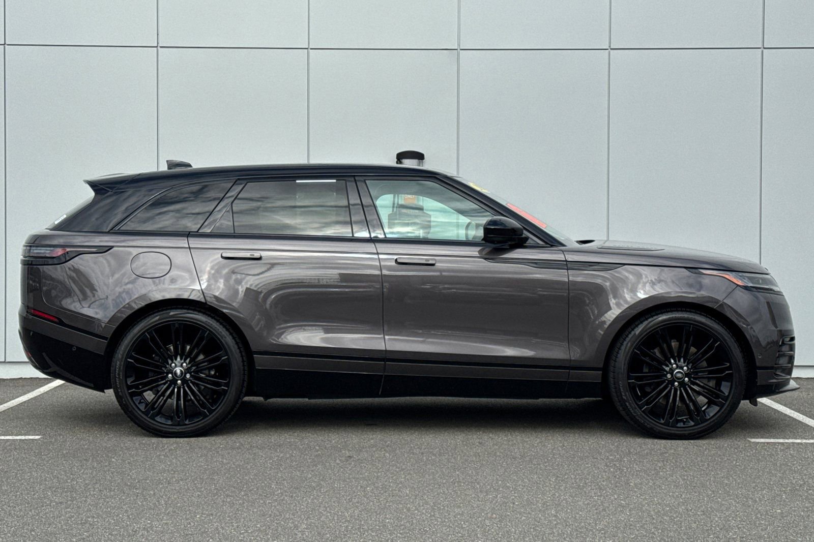 Used 2026 Land Rover Range Rover Velar Dynamic SE image 6