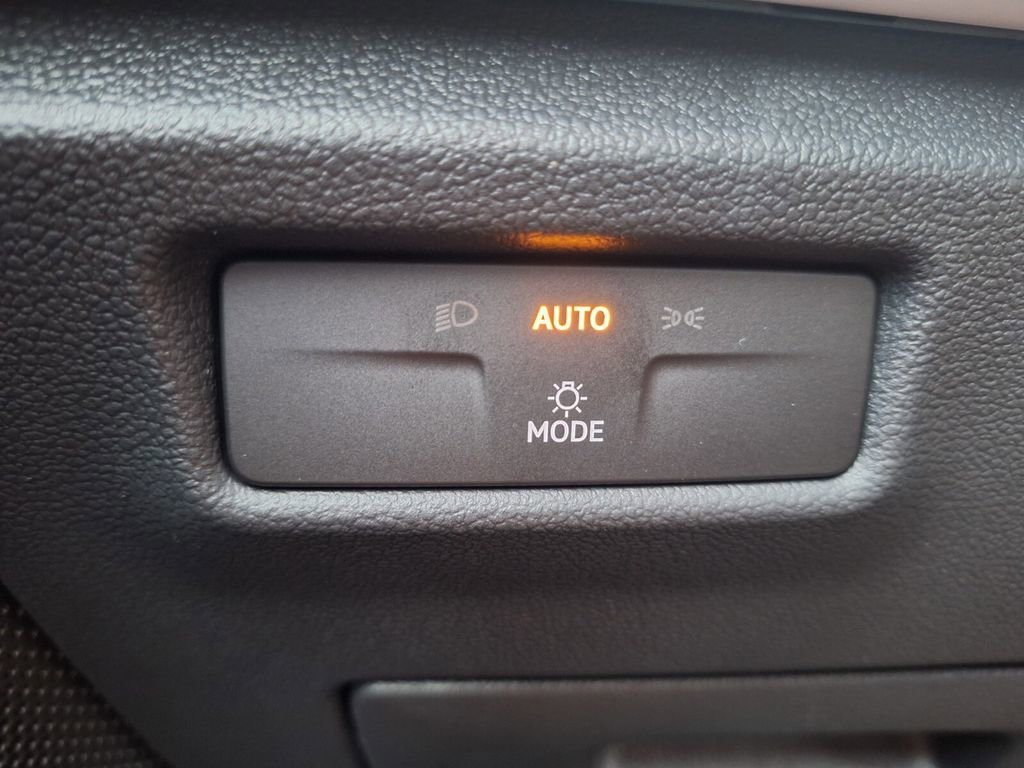 New 2026 Volkswagen Tiguan SE R-Line image 12