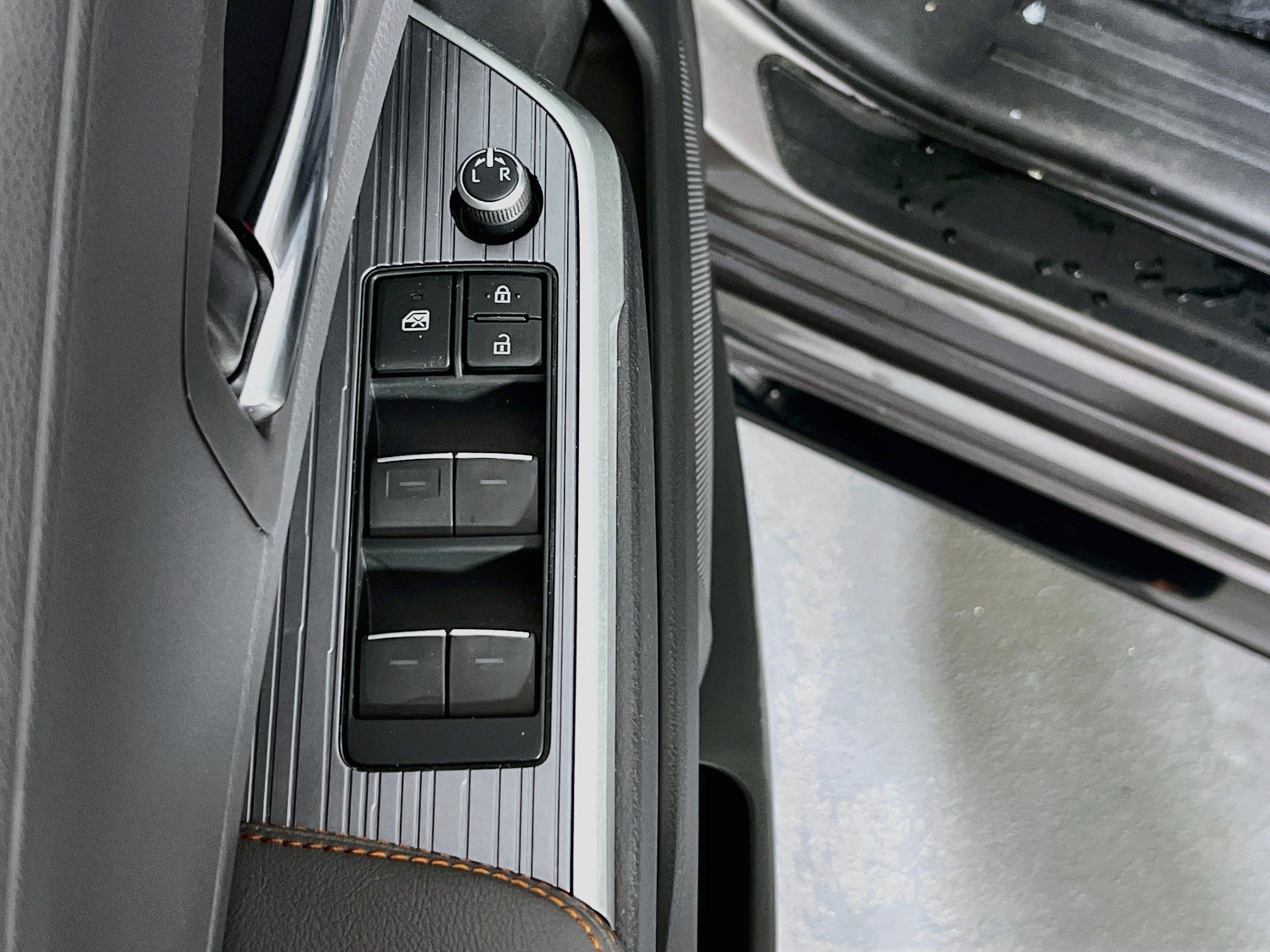 Used 2022 Toyota Sienna XSE AWD/4WD image 18