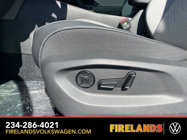 New 2025 Volkswagen Tiguan SE image 27