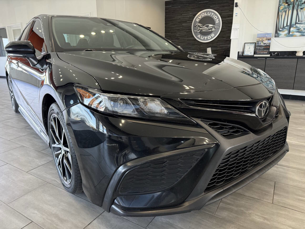 Used 2022 Toyota Camry SE w/ Convenience Package image 1