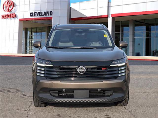 Used 2025 Nissan Kicks SR image 3