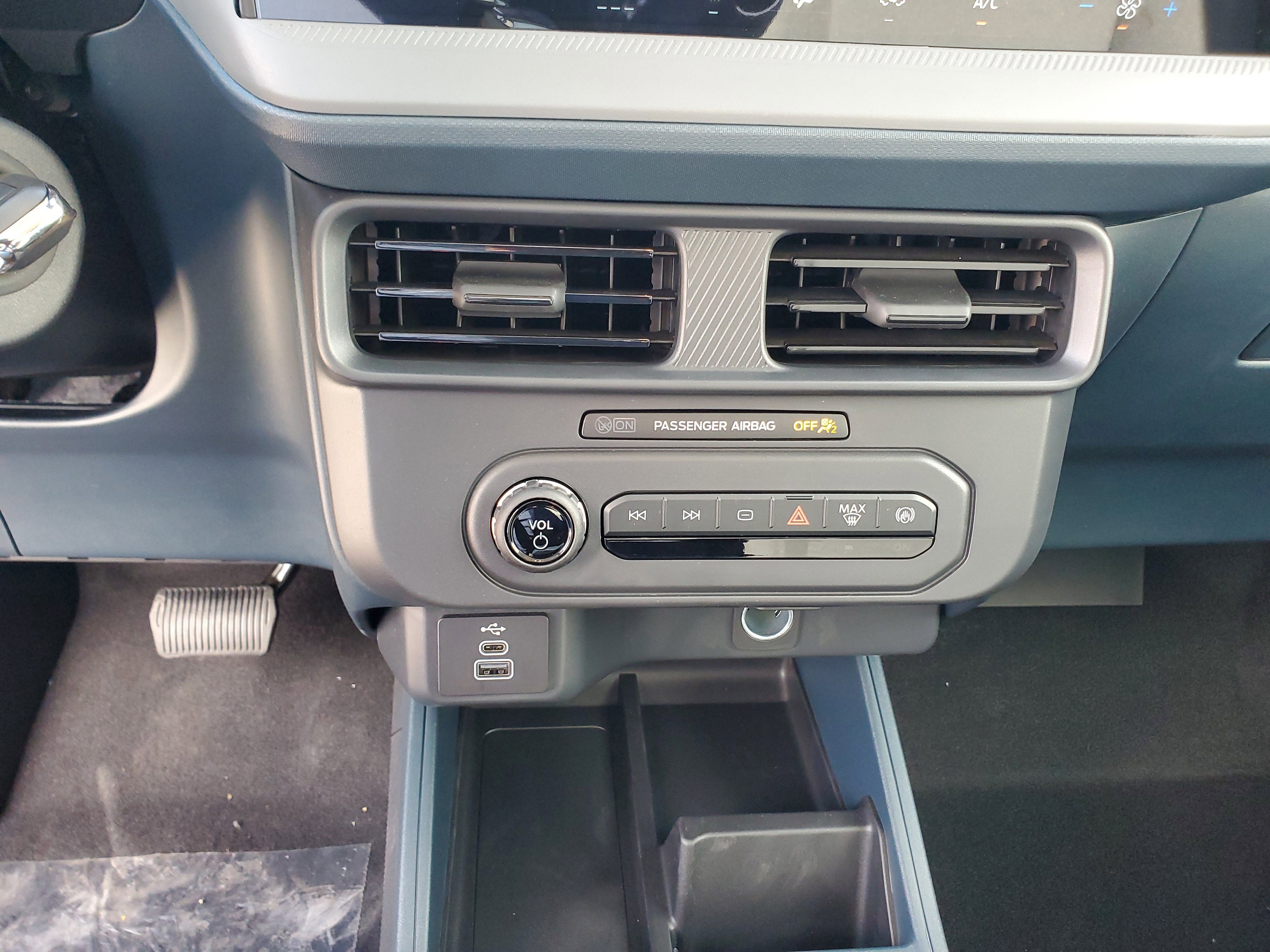 New 2025 Ford Maverick XL w/ Equipment Group 101A image 17