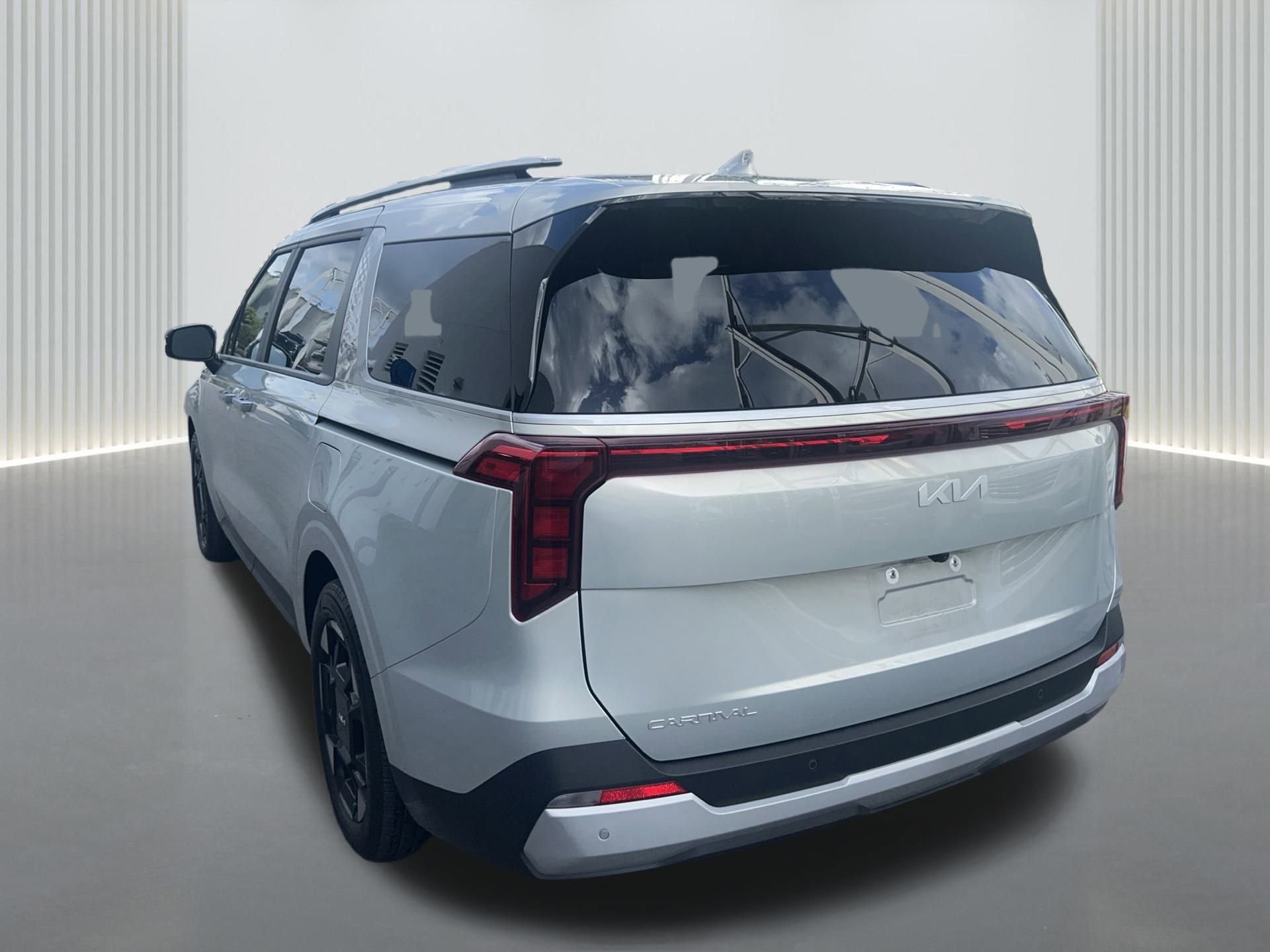 Used 2025 Kia Carnival EX image 20