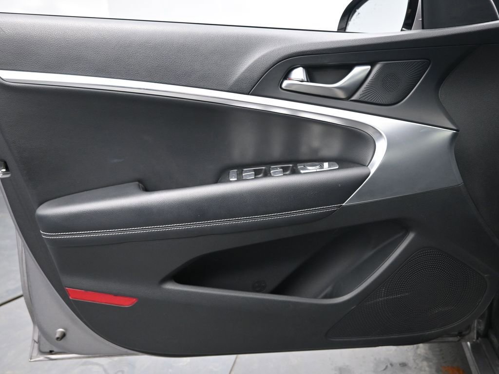 Used 2025 Genesis G70 2.5T AWD/4WD image 27