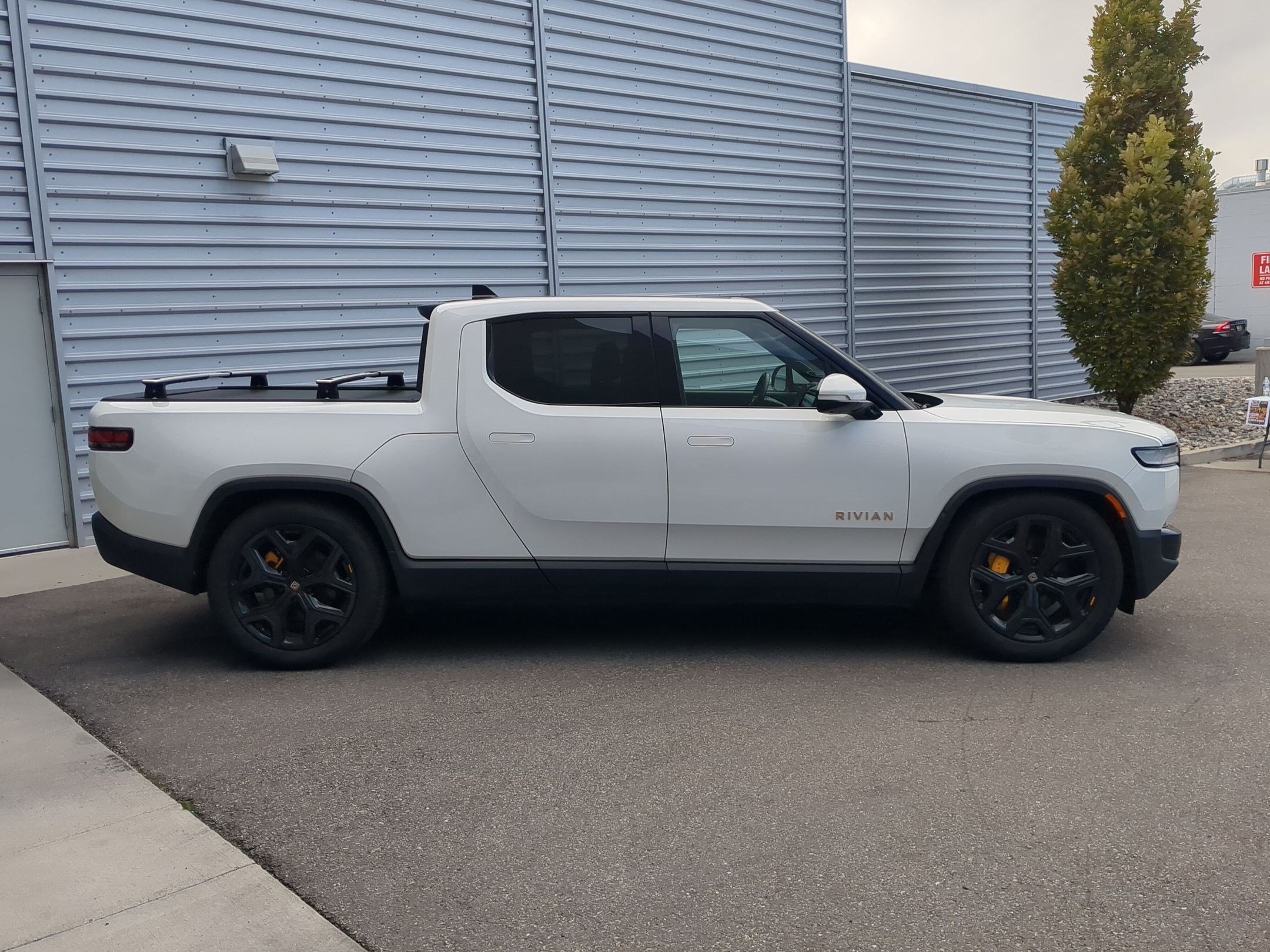 Used 2022 Rivian R1T Launch Edition AWD/4WD image 4