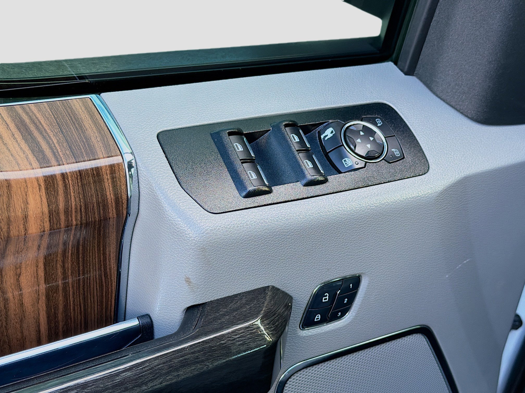 Used 2017 Ford F150 Lariat w/ Equipment Group 501A Mid image 21