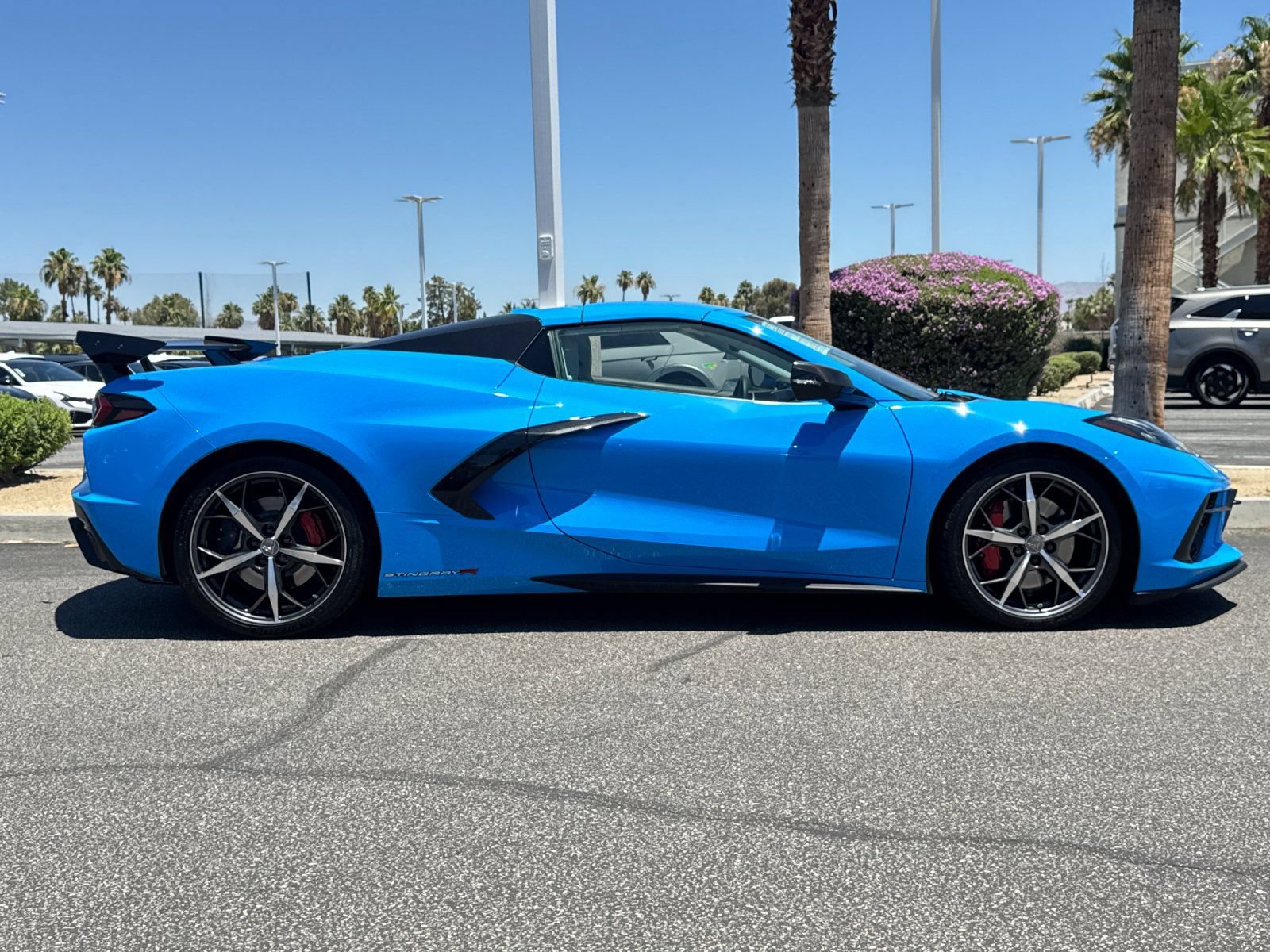 Used 2023 Chevrolet Corvette Stingray Premium Conv w/ Z51 Performance Package RWD image 2