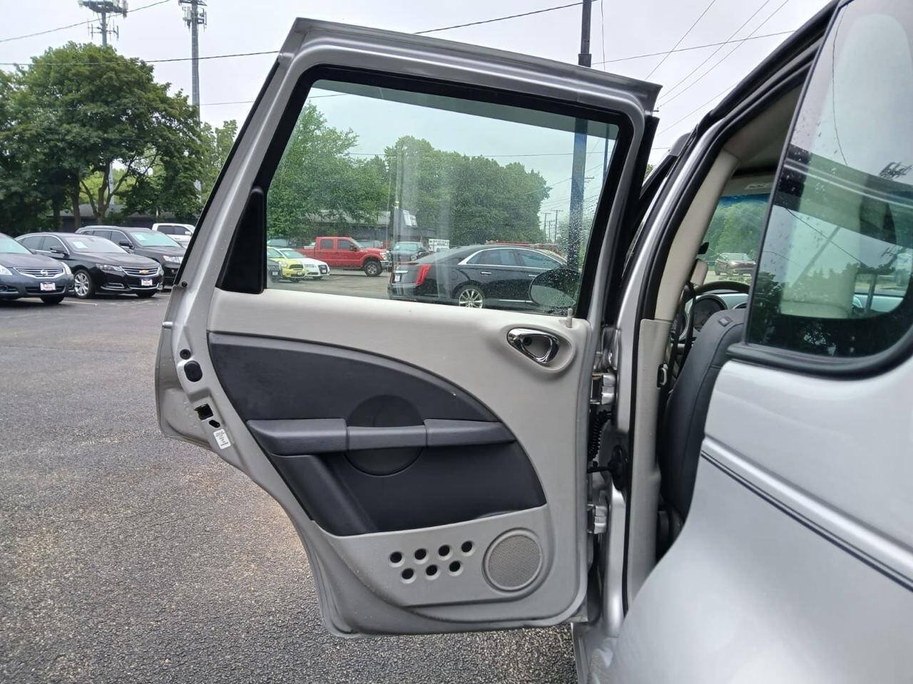 Used 2009 Chrysler PT Cruiser FWD image 11