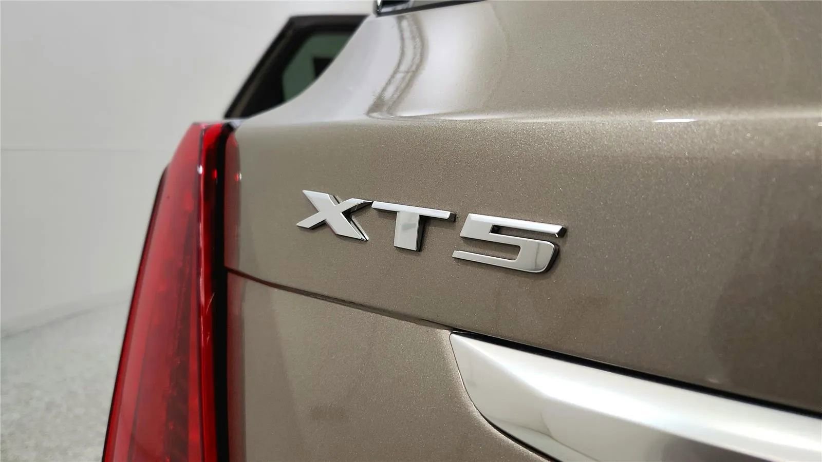 Used 2023 Cadillac XT5 Premium Luxury image 17