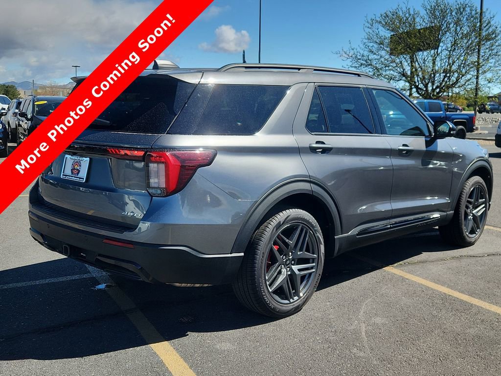 Used 2025 Ford Explorer ST-Line w/ ST-Line Street Pack image 3