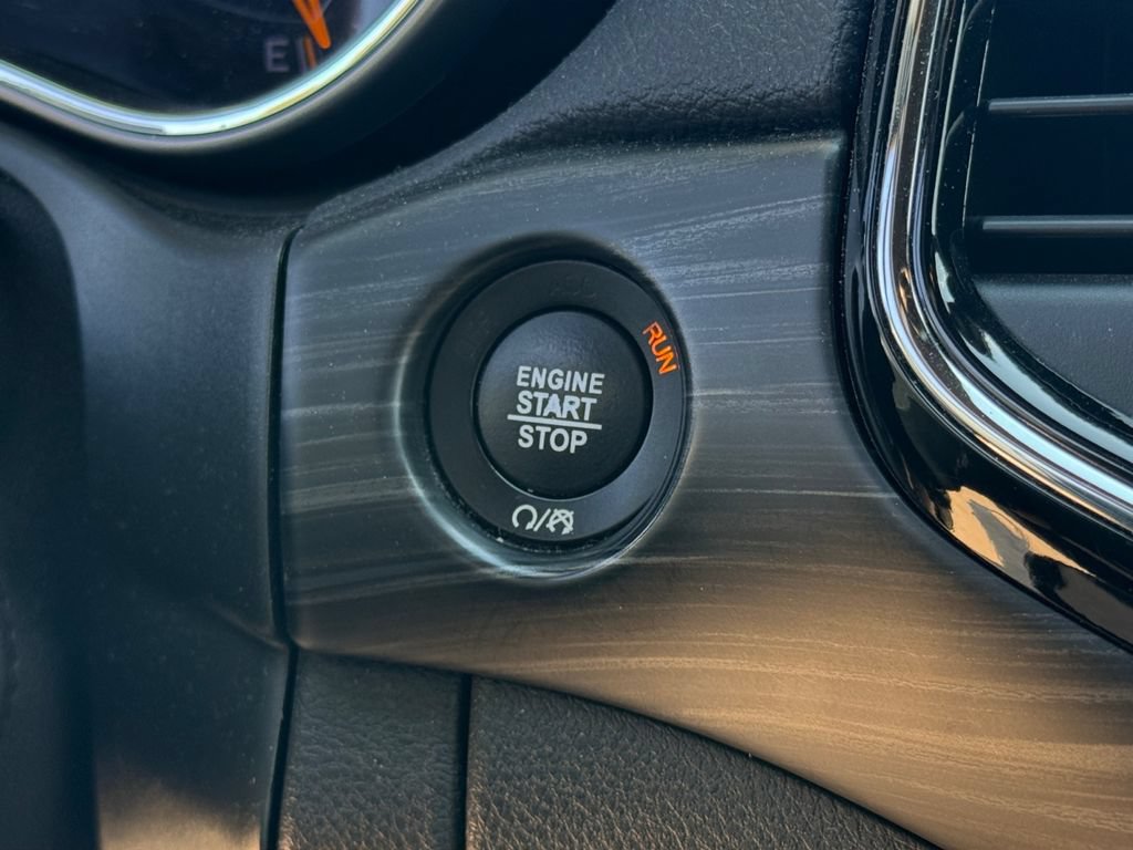 Used 2020 Jeep Grand Cherokee Altitude AWD/4WD image 34