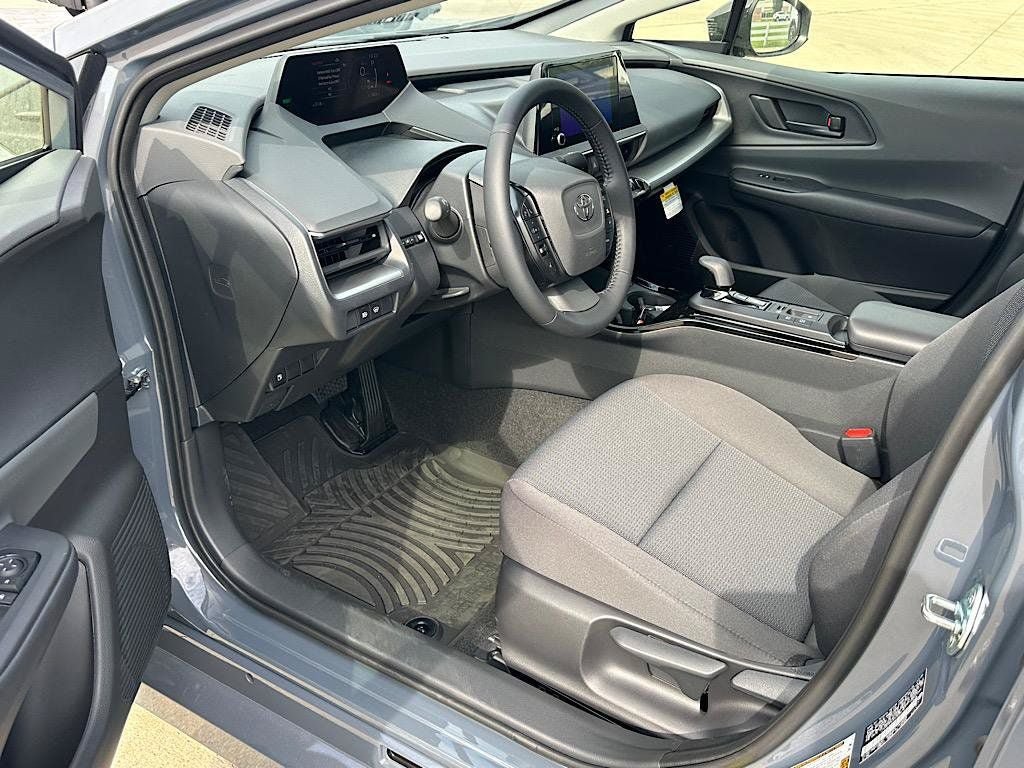 New 2027 Toyota Prius LE FWD image 7