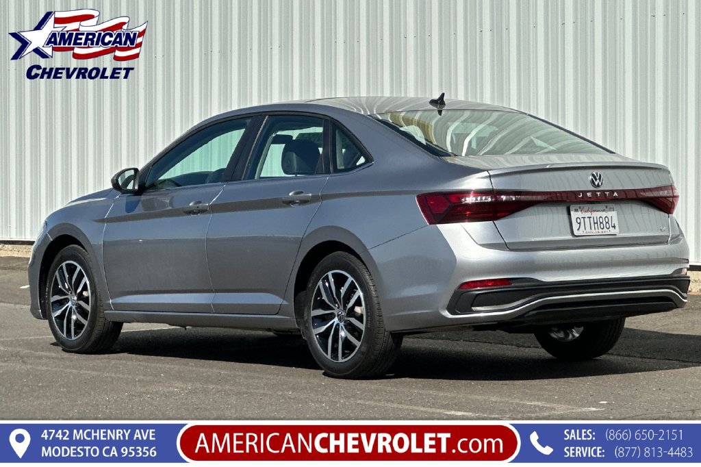 Used 2025 Volkswagen Jetta SE FWD image 6