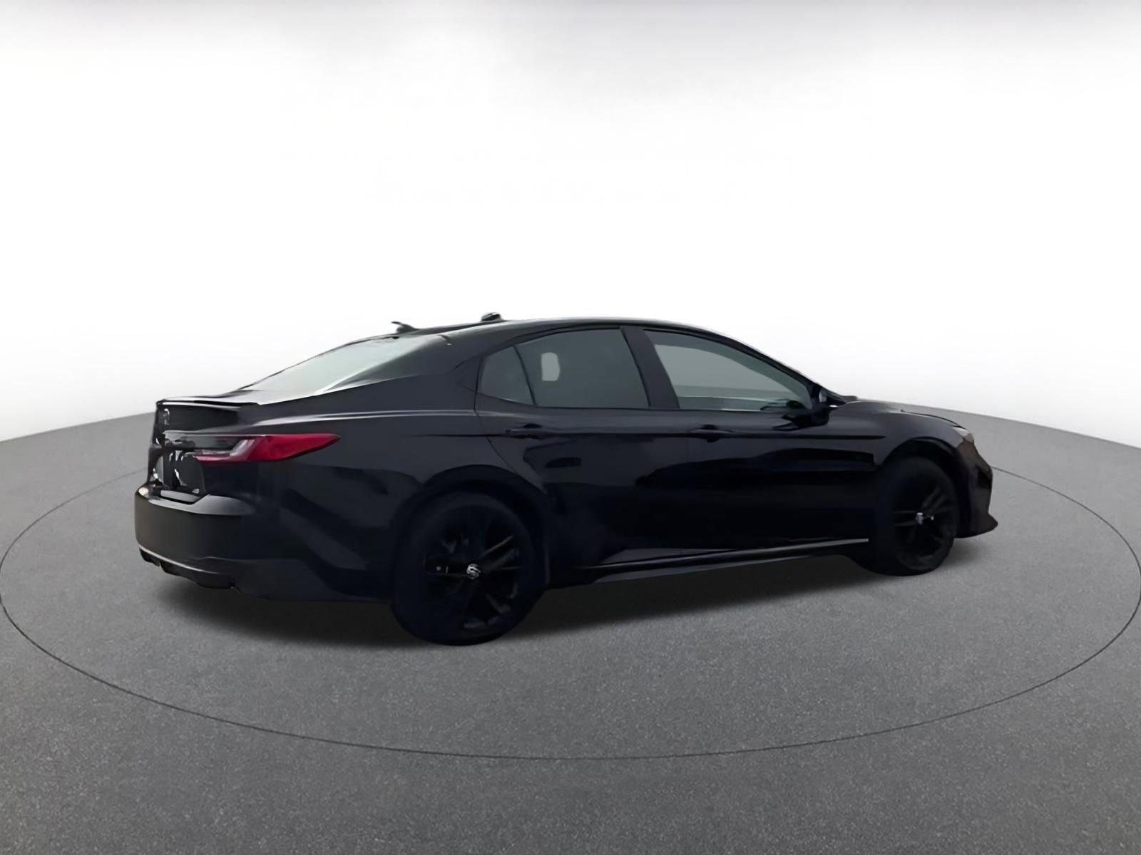 Used 2025 Toyota Camry SE image 10