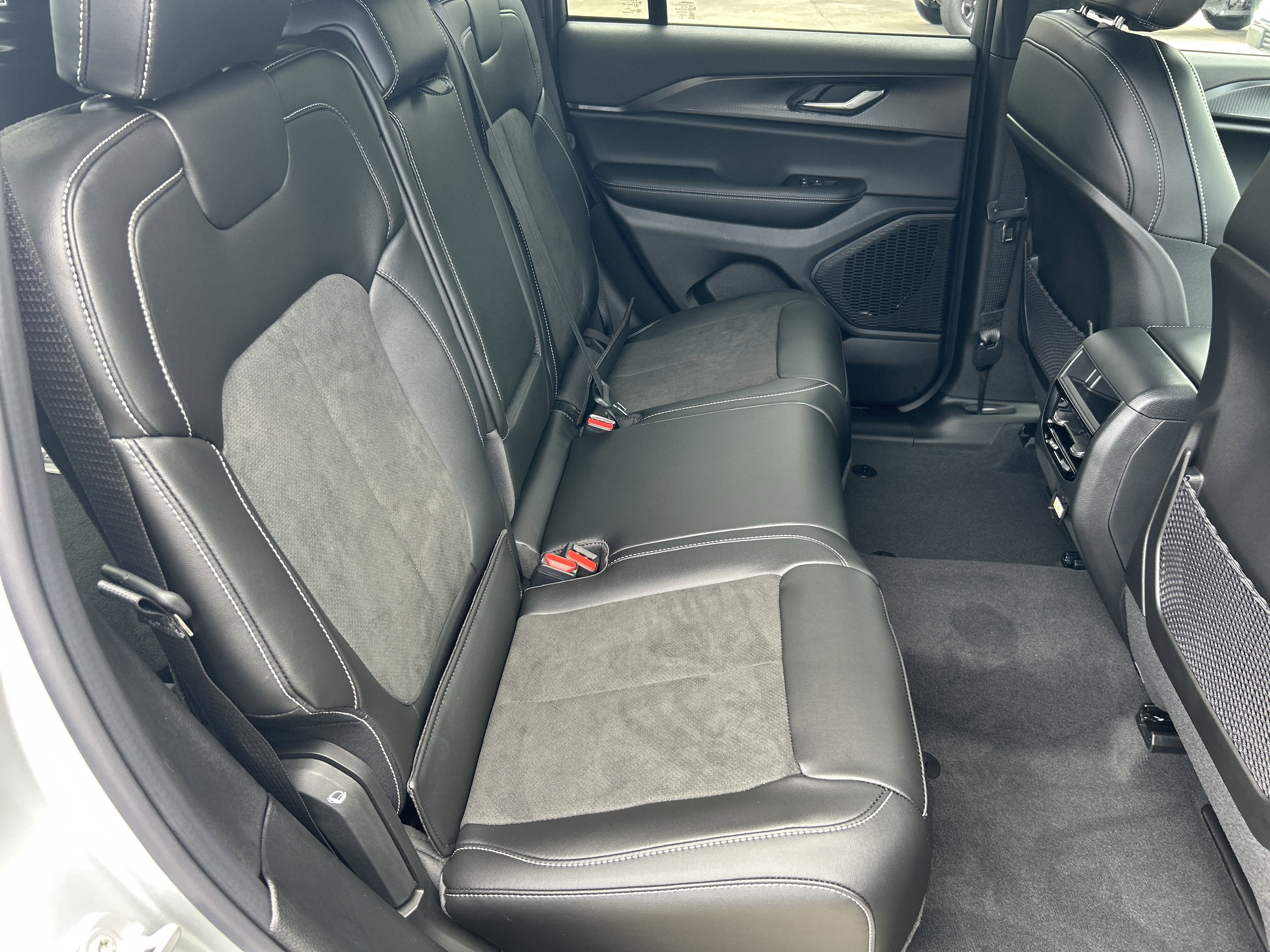 New 2025 Jeep Grand Cherokee Altitude image 15