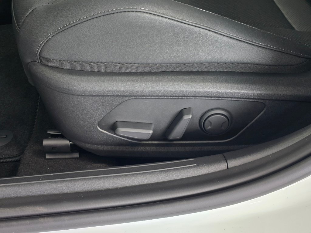 New 2026 Hyundai Elantra Limited FWD image 20