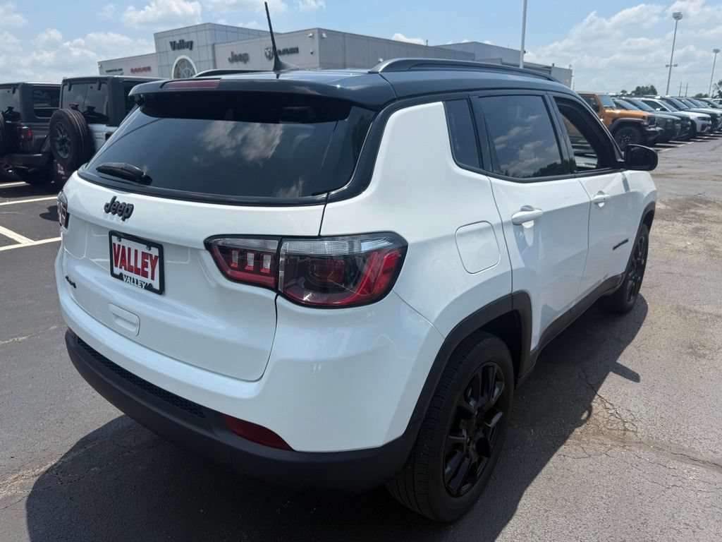 Used 2022 Jeep Compass Latitude AWD/4WD image 3