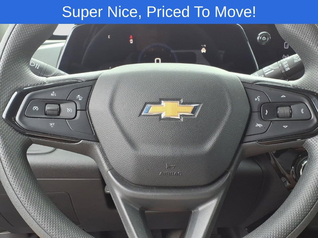 Used 2025 Chevrolet Trax LT FWD image 24