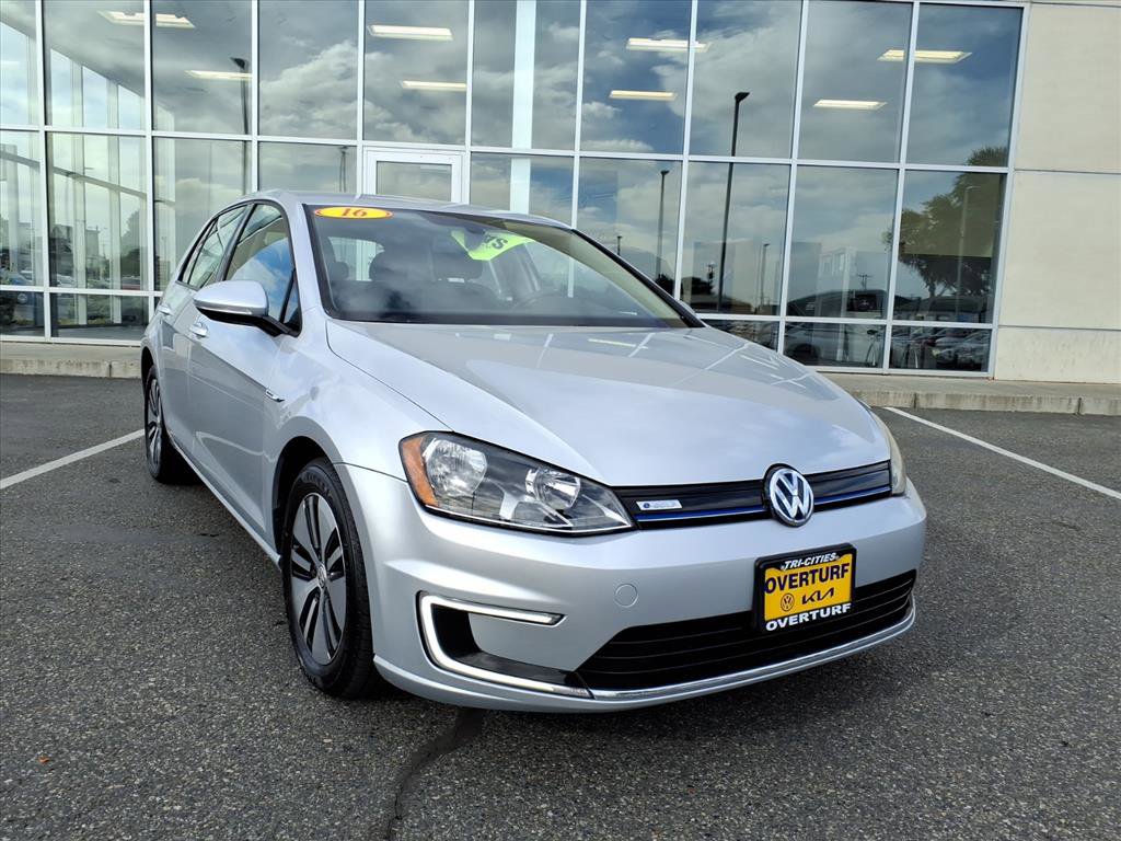 Used 2016 Volkswagen e-Golf SE w/ DC Fast Charging Package