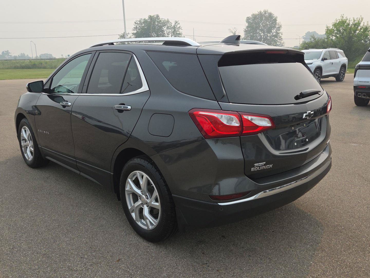 Used 2018 Chevrolet Equinox Premier FWD image 3