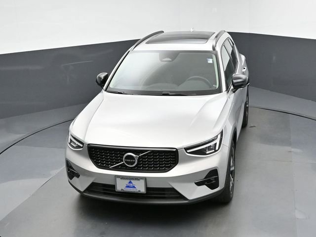 Used 2024 Volvo XC40 B5 Plus w/ Protection Package Premier image 44