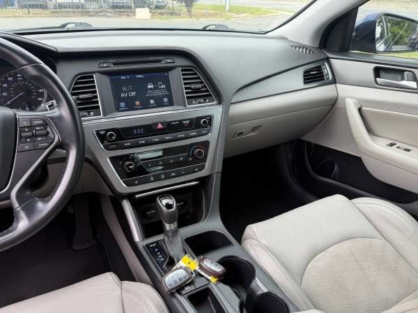 Used 2017 Hyundai Sonata Sport w/ Value Edition Package 02 FWD image 17
