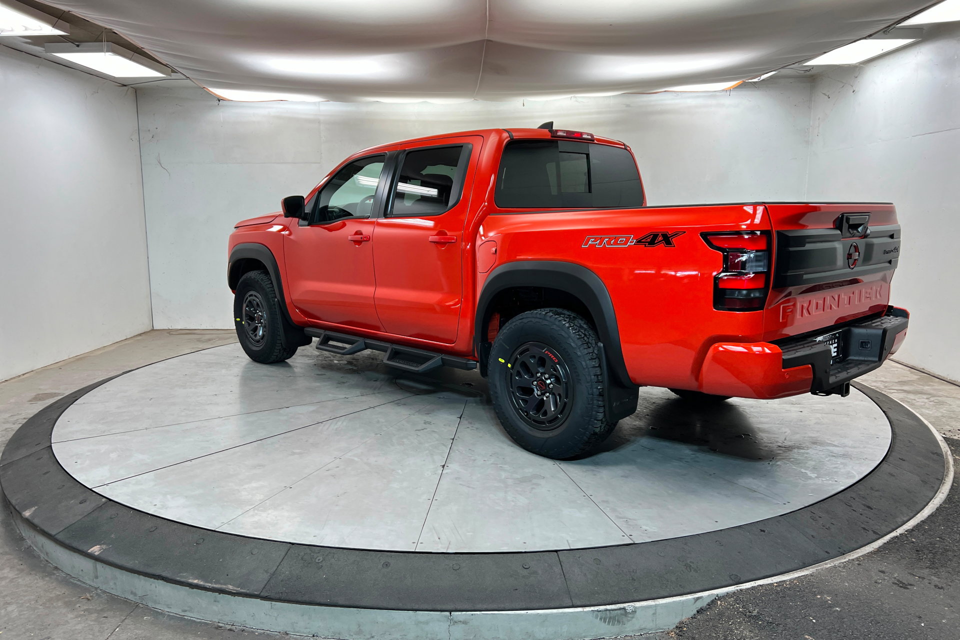 New 2026 Nissan Frontier PRO-4X w/ Pro-4x Convenience Package image 3