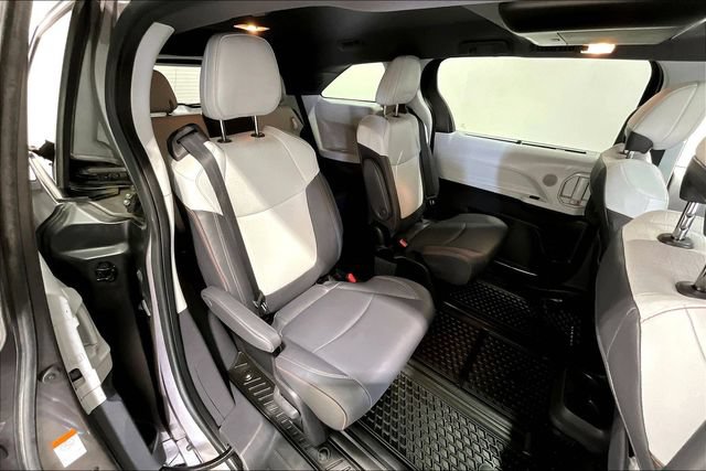 Used 2022 Toyota Sienna XSE AWD/4WD image 32
