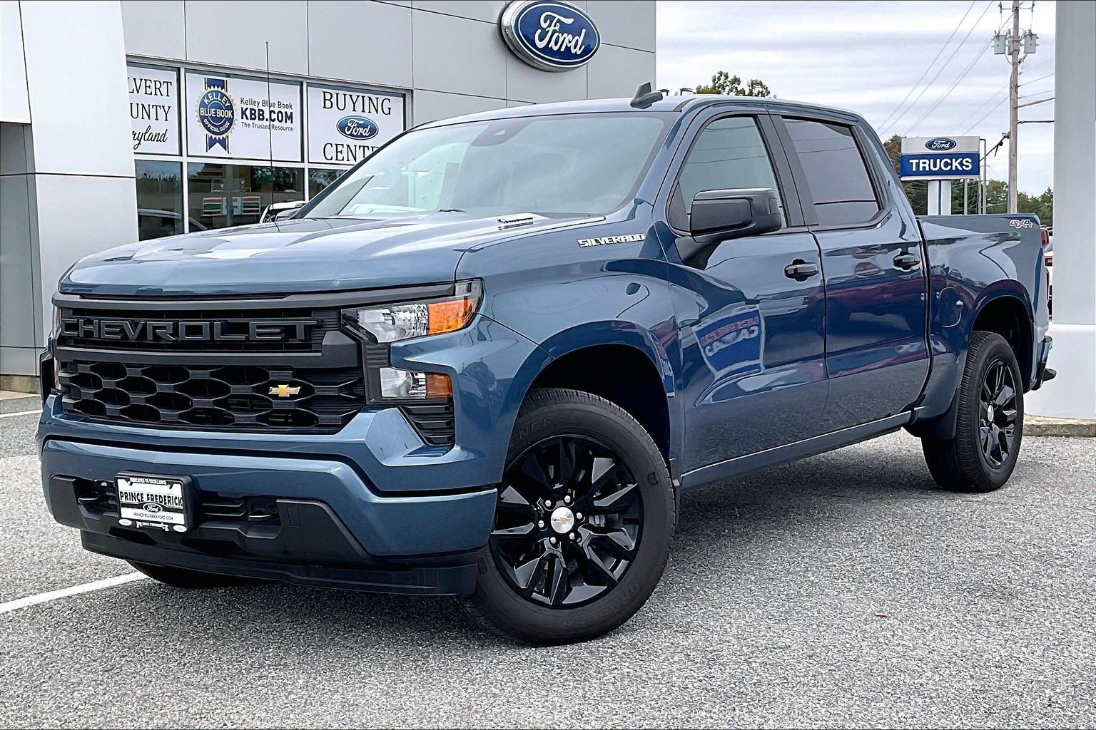 Used 2024 Chevrolet Silverado 1500 Custom AWD/4WD image 3