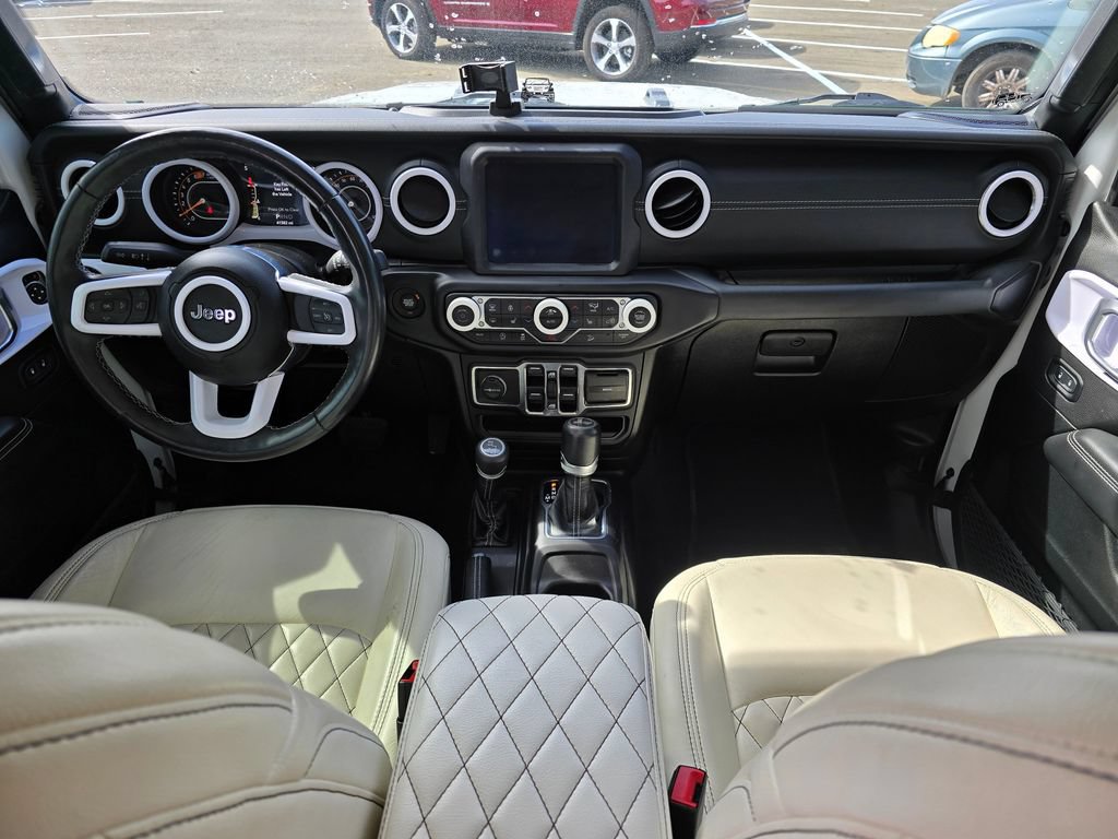 Used 2020 Jeep Wrangler Unlimited Sahara w/ Uconnect 4C Nav & Sound Group AWD/4WD image 16