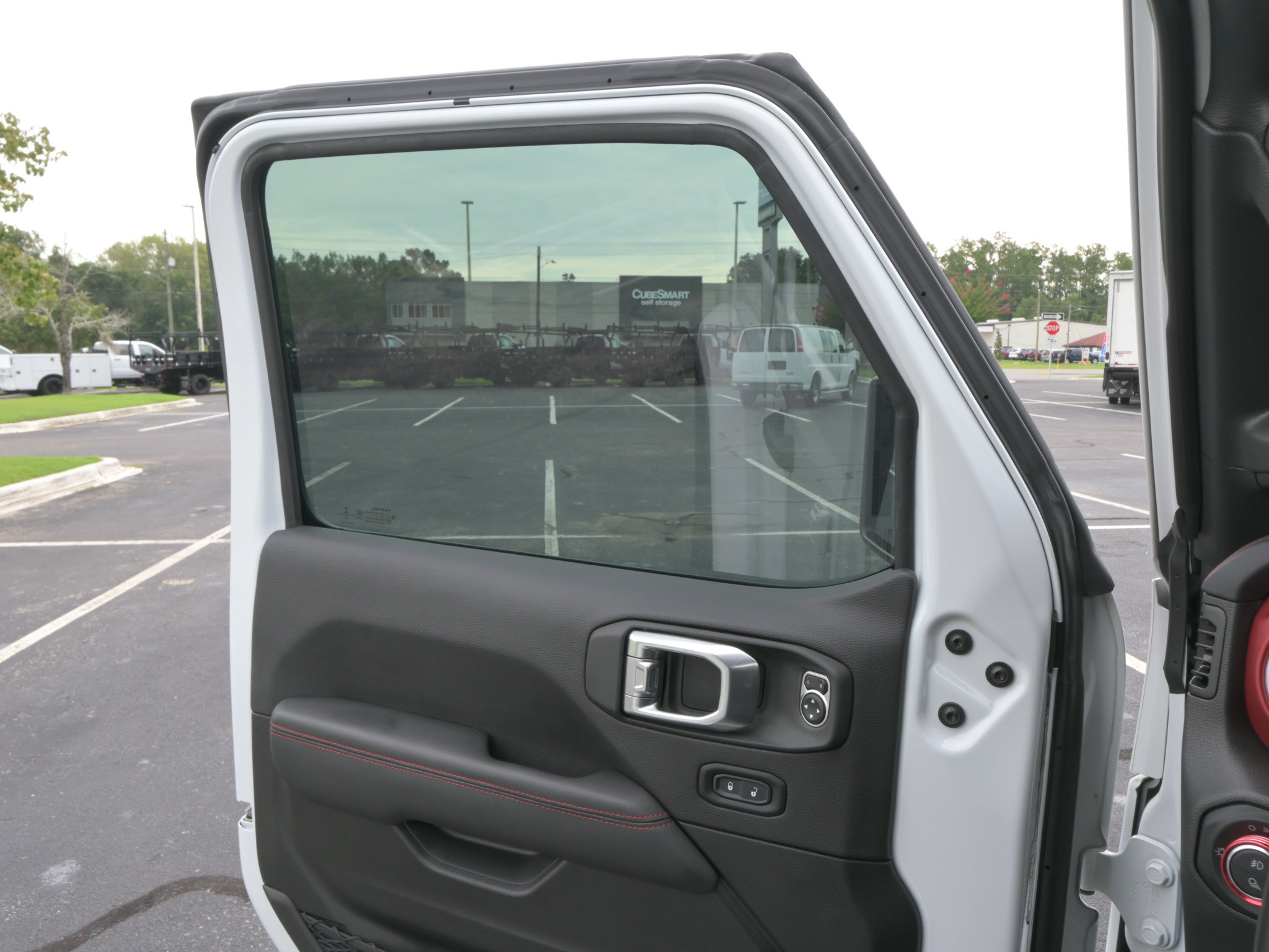 Used 2023 Jeep Gladiator Rubicon w/ Cold Weather Group AWD/4WD image 24