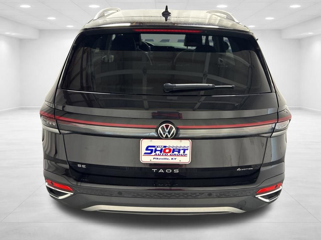 Used 2025 Volkswagen Taos SE AWD/4WD image 5