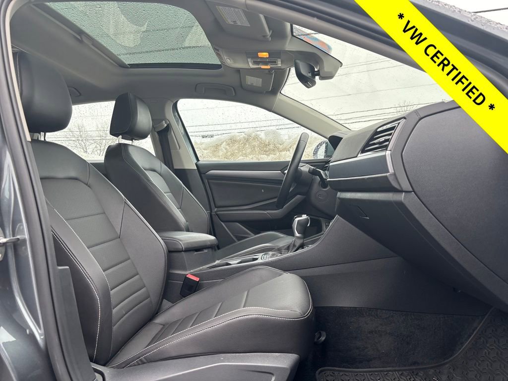 Used 2023 Volkswagen Jetta SE w/ Panoramic Sunroof Package image 17