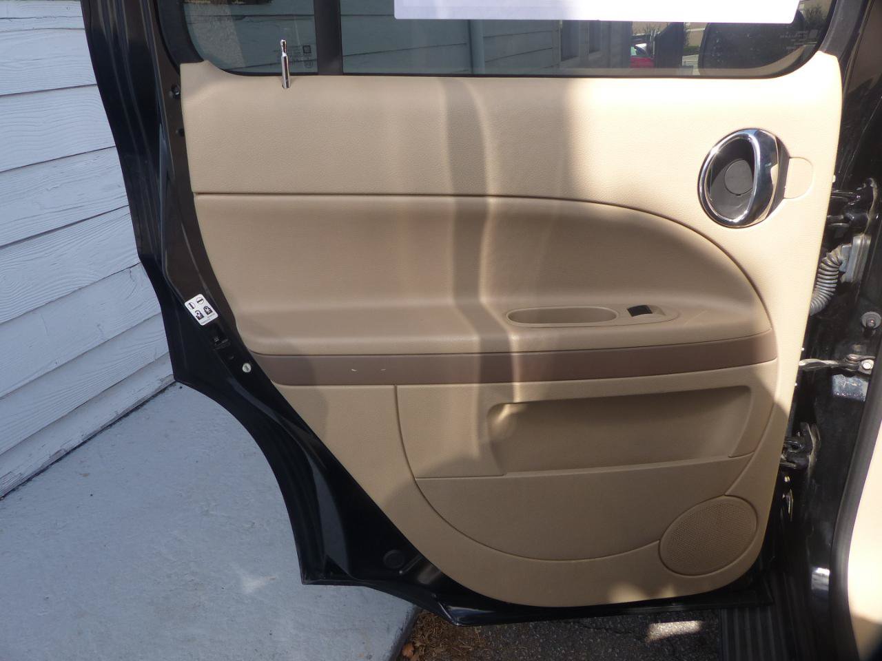 Used 2009 Chevrolet HHR LT FWD image 10