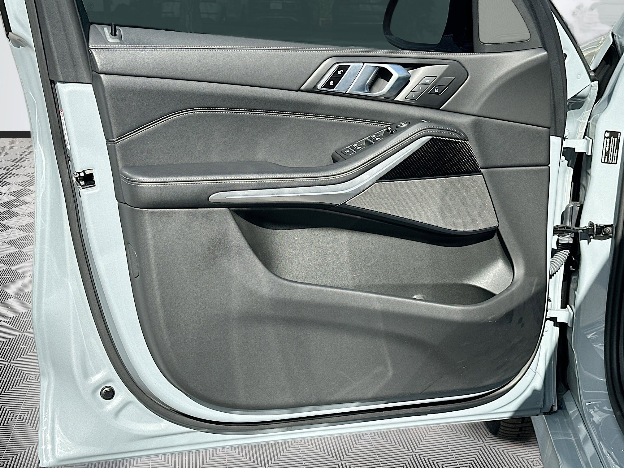 Certified 2024 BMW X5 M60i w/ Executive Package image 22