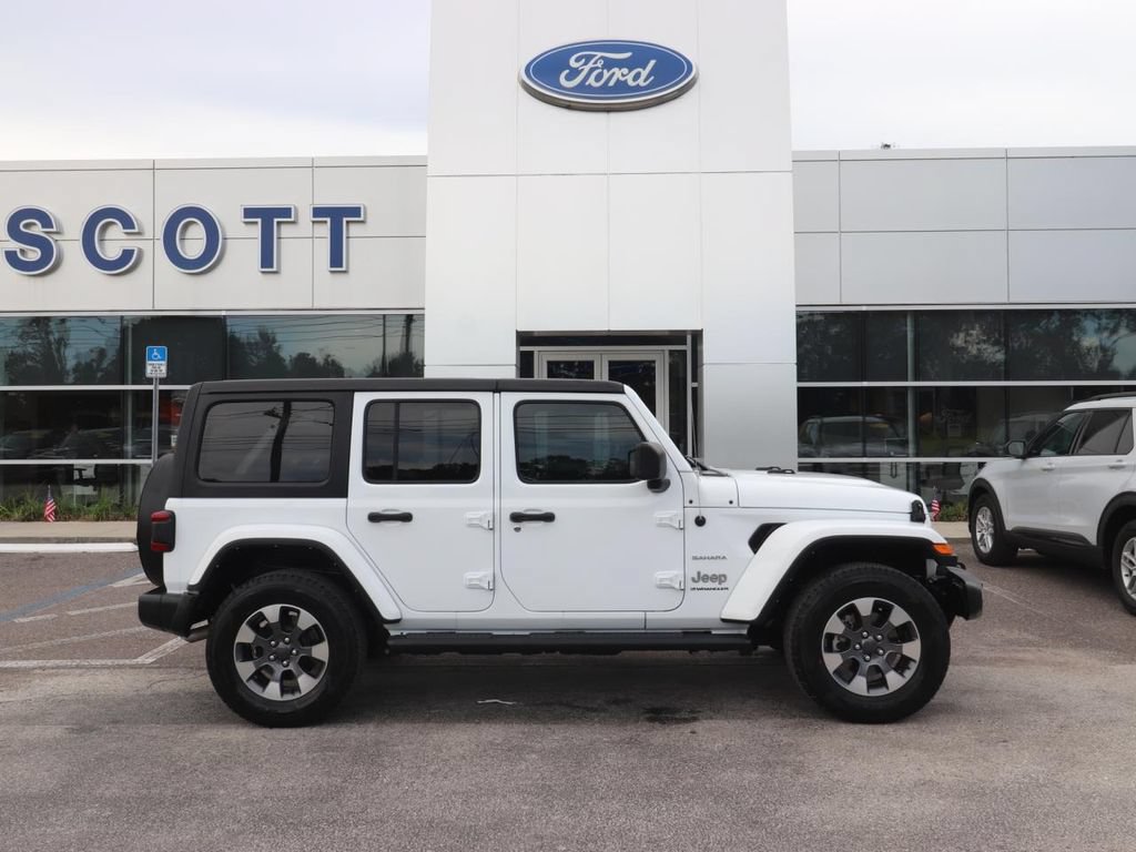 Used 2023 Jeep Wrangler Unlimited Sahara w/ LED Lighting Group AWD/4WD image 17