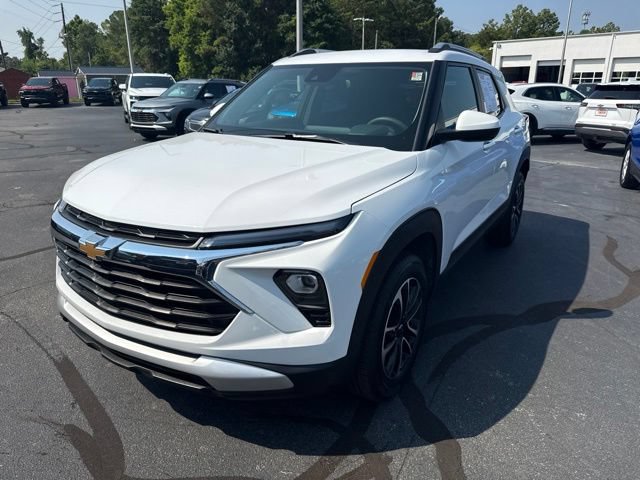 Used 2025 Chevrolet TrailBlazer LT AWD/4WD image 1