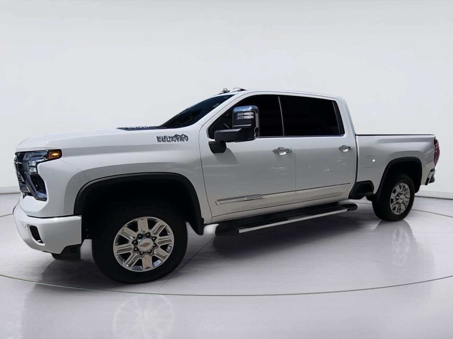 Used 2025 Chevrolet Silverado 2500 High Country w/ Technology Package AWD/4WD image 4