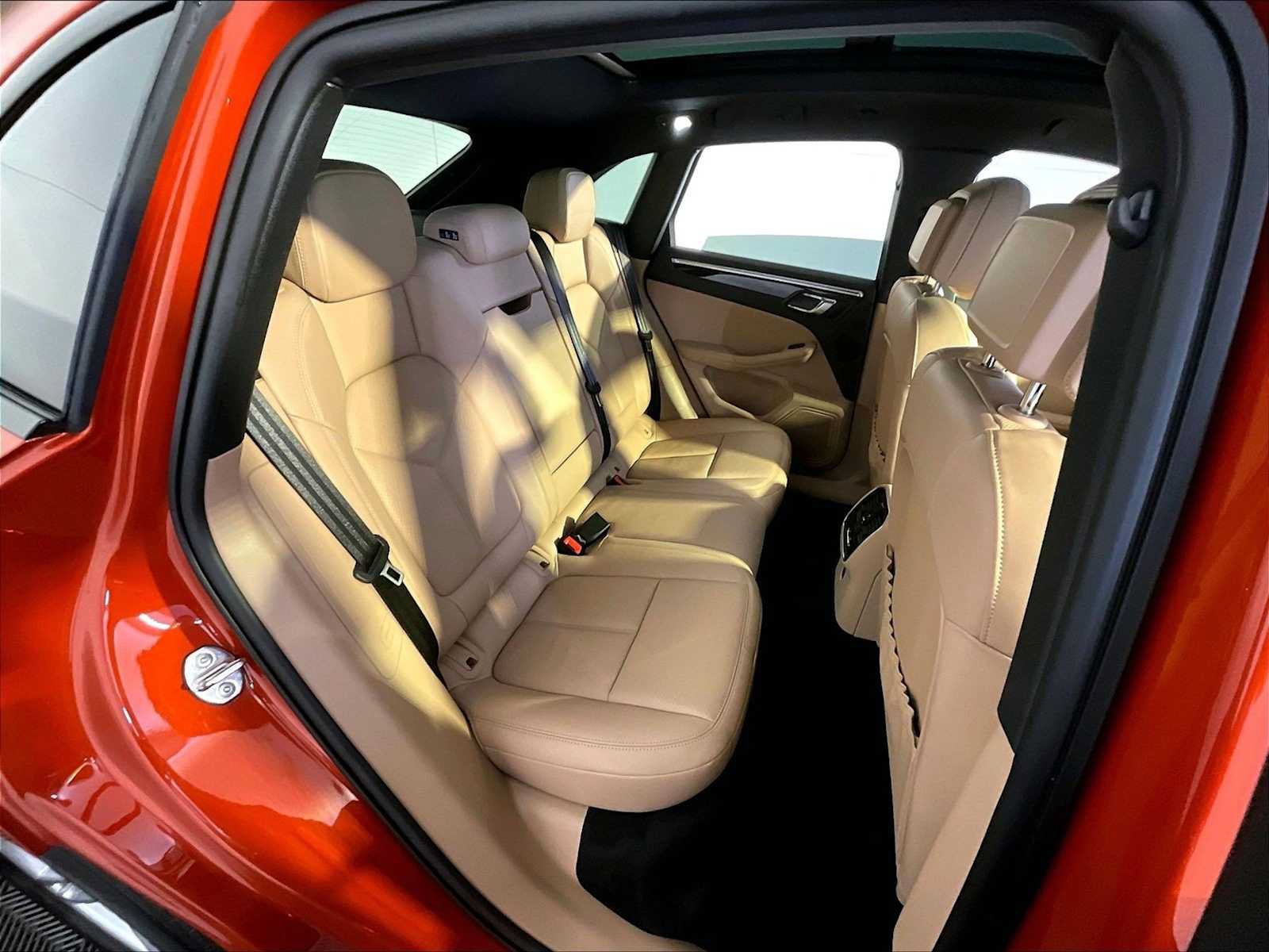 Certified 2023 Porsche Macan AWD/4WD image 23